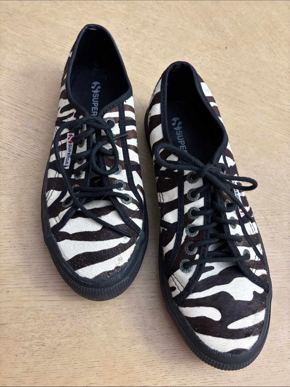Superga women’s Zebra-Print Low Top Sneakers in Black and White. EU 41 Sz. 9.5